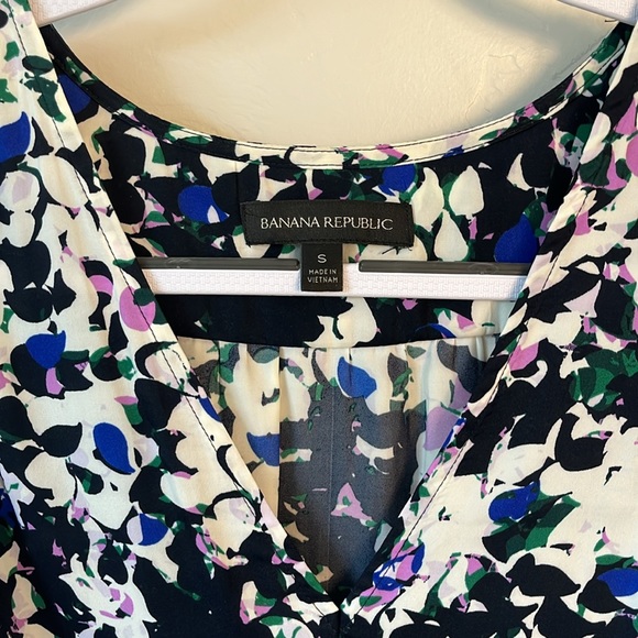 Like new, Banana Republic Sleeveless Top - Picture 5 of 6